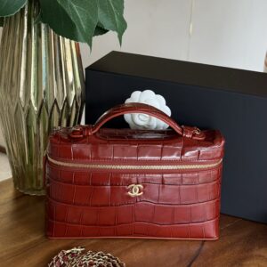CHANEL vanity with chain Burgundy 23cm